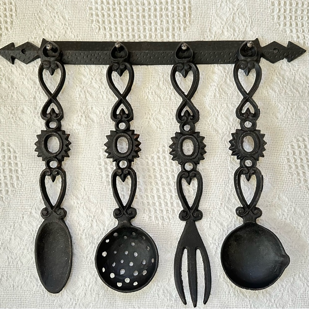 5-Piece Vintage Wall Hanging Decorative Black Cast Iron Utensil Set